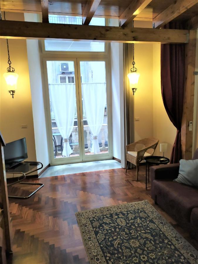 Il Castello Apartment Неаполь Екстер'єр фото